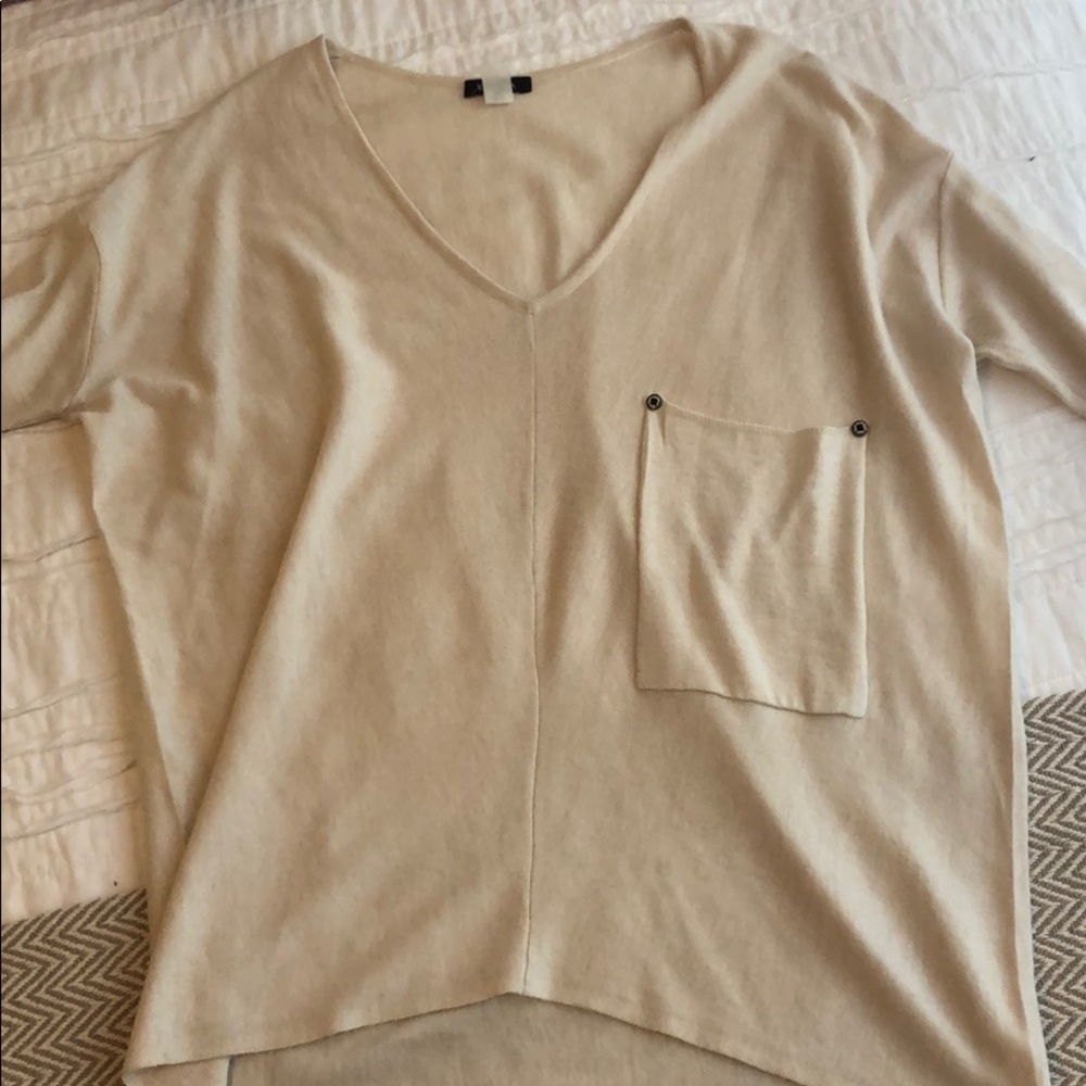 Light tan sweater with pocket
